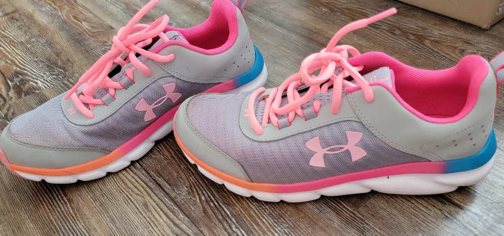 Under armor tennis shoes NWOT